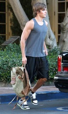 Zac Efron : zac_efron_1300470124.jpg