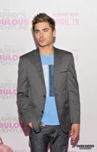 Zac Efron : zac_efron_1302279368.jpg