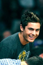 Zac Efron : zac_efron_1303408268.jpg