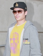 Zac Efron : zac_efron_1303933232.jpg