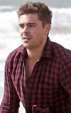 Zac Efron : zac_efron_1305660203.jpg