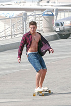 Zac Efron : zac_efron_1307116608.jpg