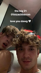 Zach Herron : TI4U1653679753.jpg