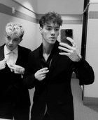 Zach Herron : TI4U1697904491.jpg