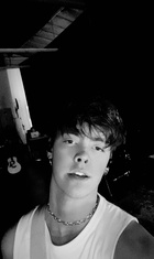 Zach Herron : zach-herron-1605548348.jpg