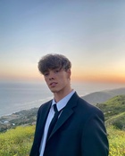 Zach Herron : zach-herron-1652394142.jpg