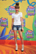 Zendaya Coleman : zendaya-coleman-1396184633.jpg